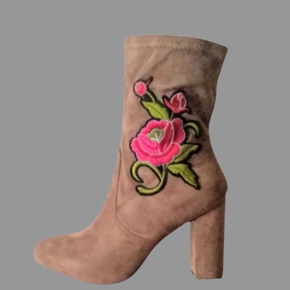 🛑BOGO 🆕Camel Floral Embroidered Detailed High Ankle Boot - Picture 3 of 11